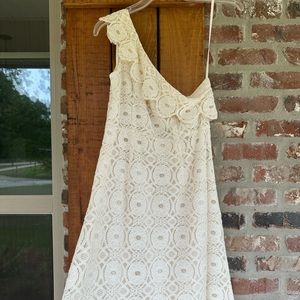 Cream lace one shoulder scalloped detail dress. Merona size 4. EUC.
